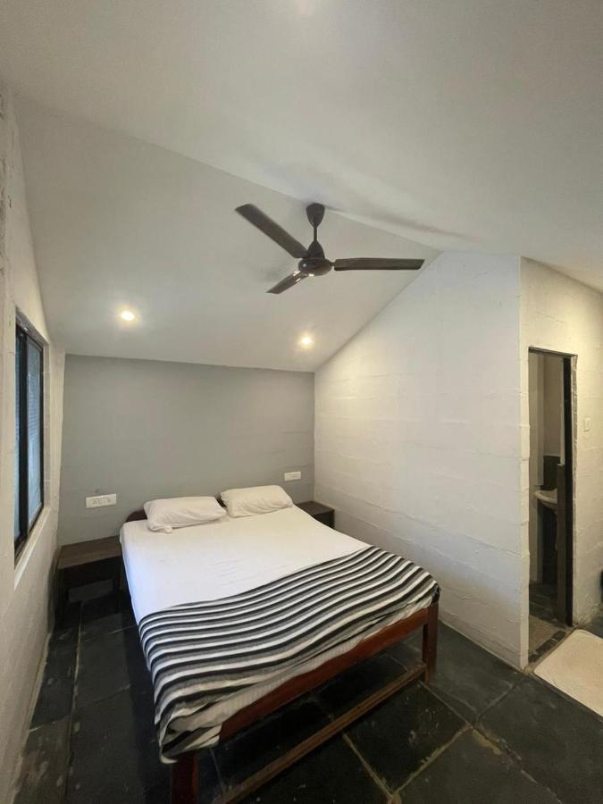 12 Monks - Beachside Hostel Арамбол Екстериор снимка
