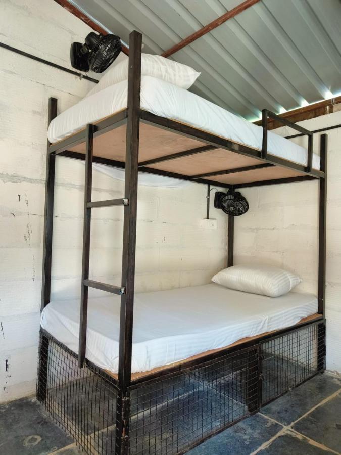 12 Monks - Beachside Hostel Арамбол Екстериор снимка