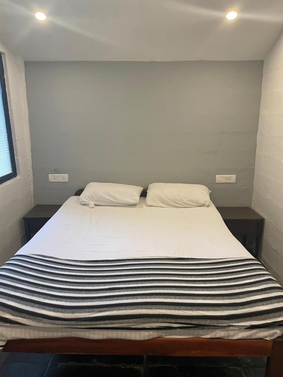 12 Monks - Beachside Hostel Арамбол Екстериор снимка