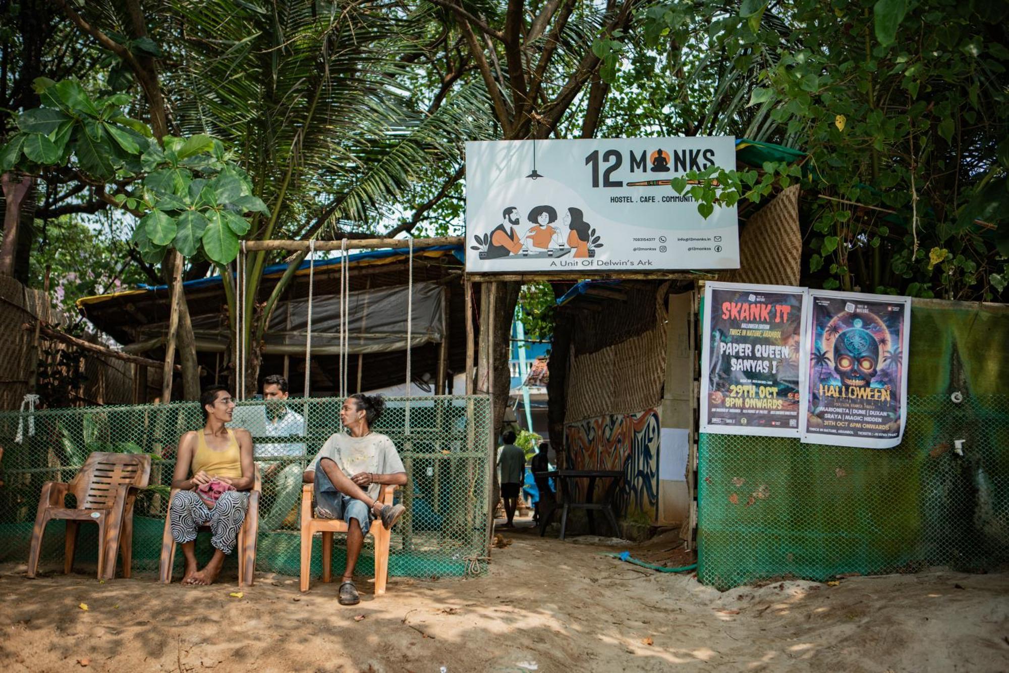 12 Monks - Beachside Hostel Арамбол Екстериор снимка