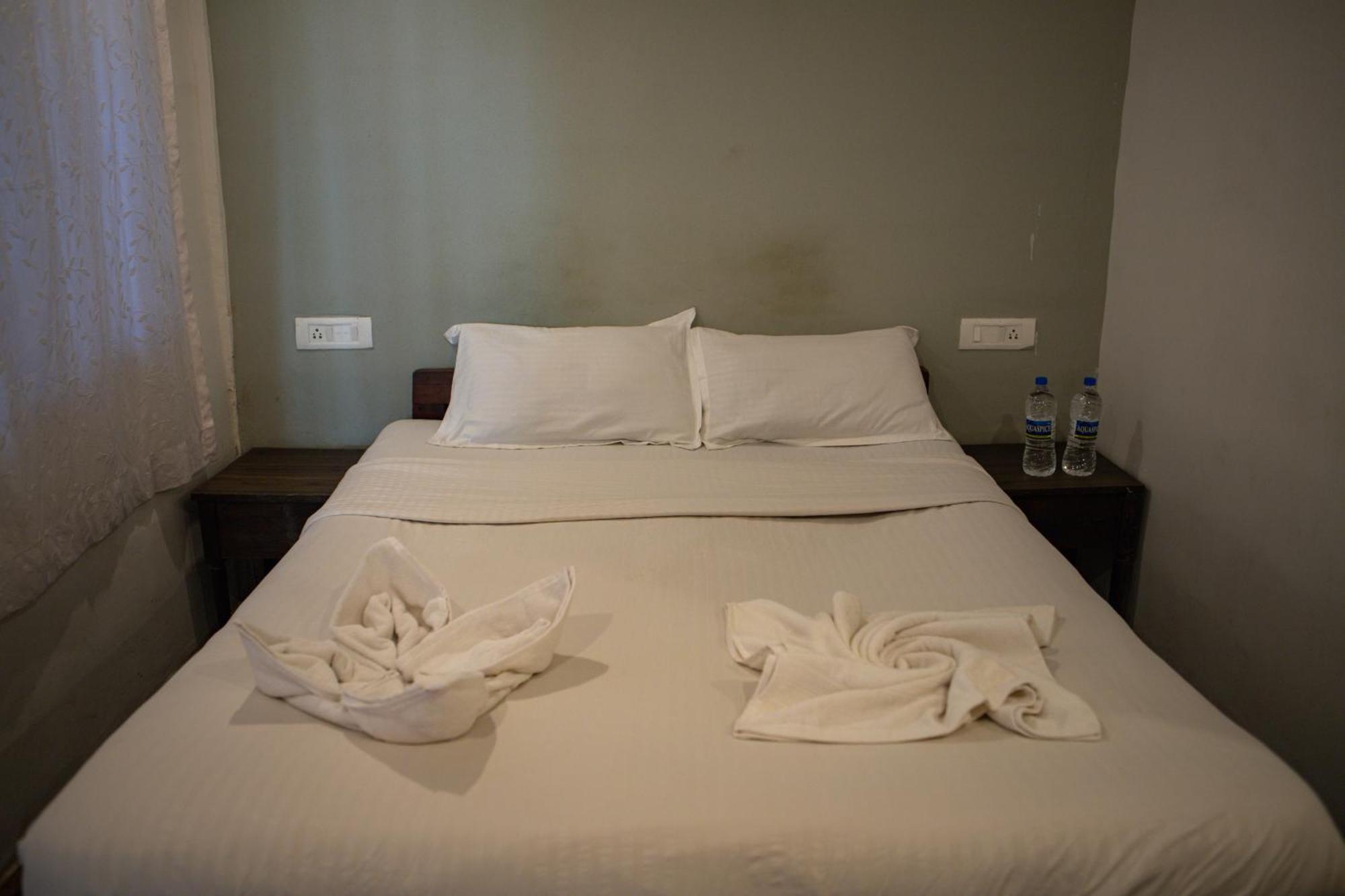 12 Monks - Beachside Hostel Арамбол Екстериор снимка