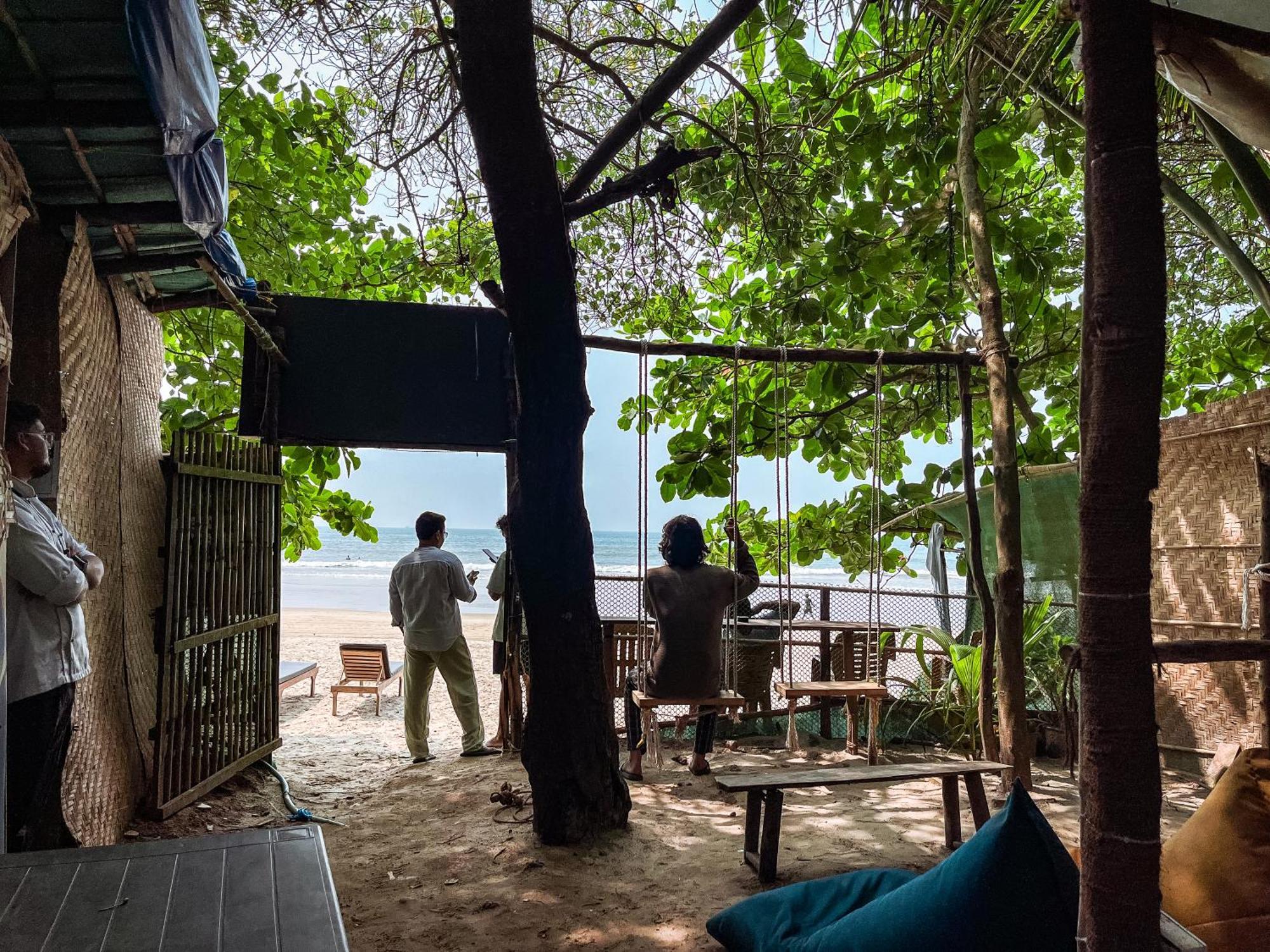 12 Monks - Beachside Hostel Арамбол Екстериор снимка